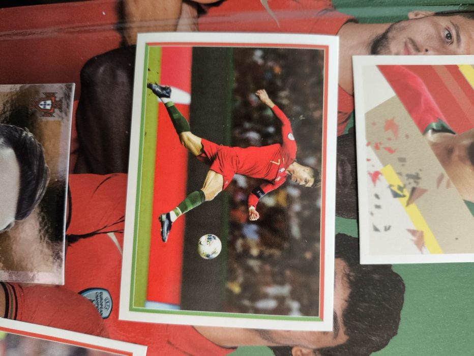 Caderneta nova Fome de Vencer completa com os cromos por colar.