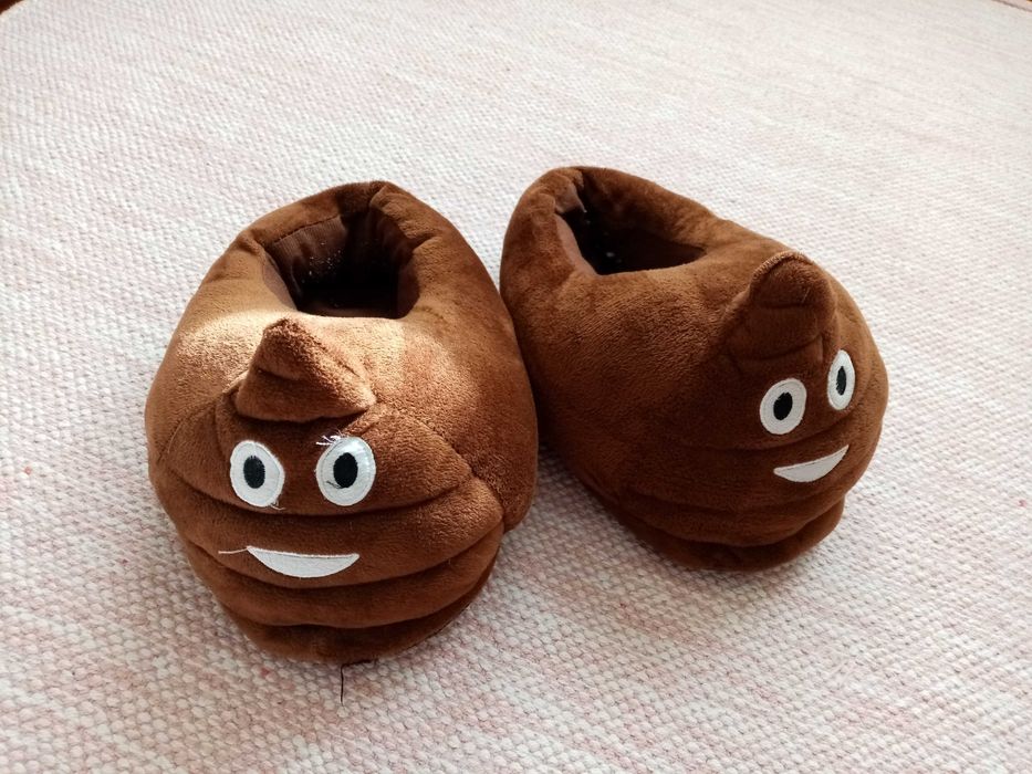 Pantufas emoji Pou