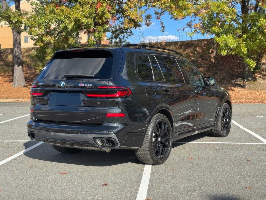 BMW X7 M60i      2024