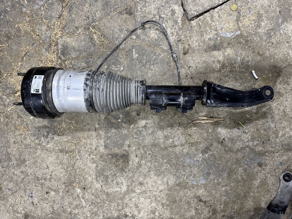 Вневмо армотизатор на mersedes GLE V167. 15 тис. Пробігу