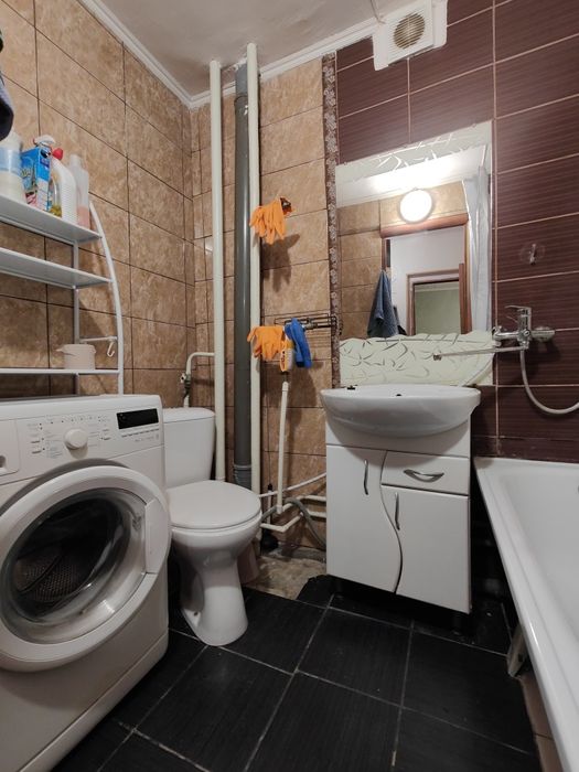 Продам 1 комнатная квартира Залютино, рядом рынок.