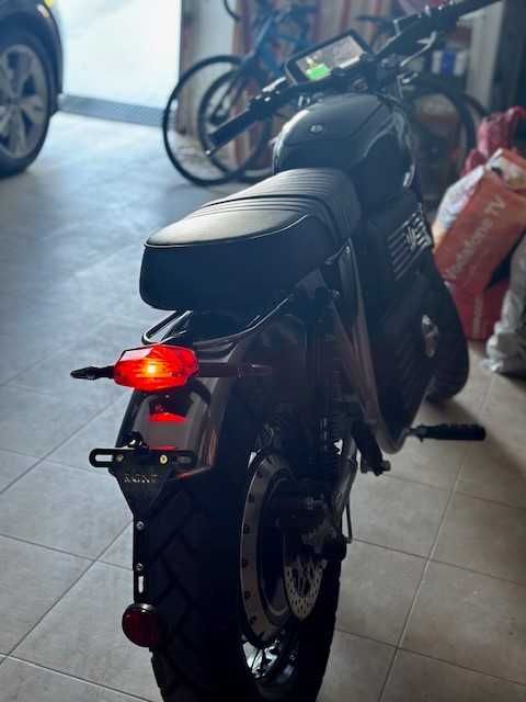 Moto Scrambler Elétrica RGNT