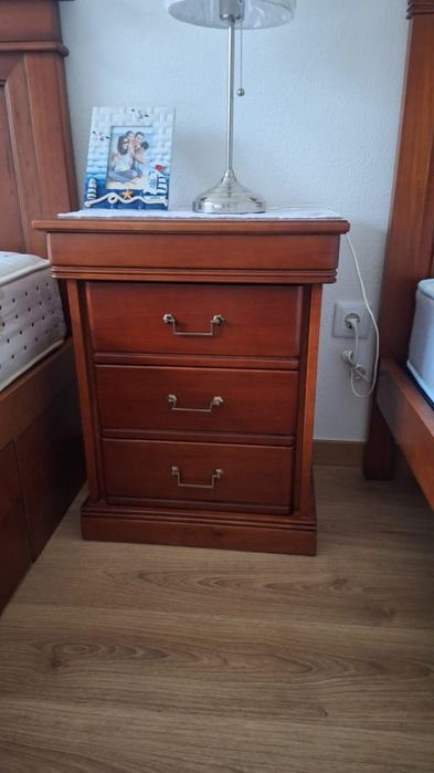 Camas em madeira cerejeira