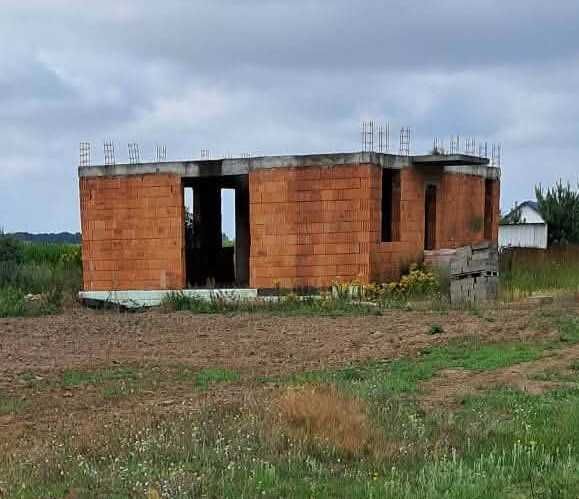 Działka z rozpoczętą budową - super lokalizacja!