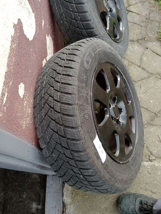 Zimowe opony z felgami