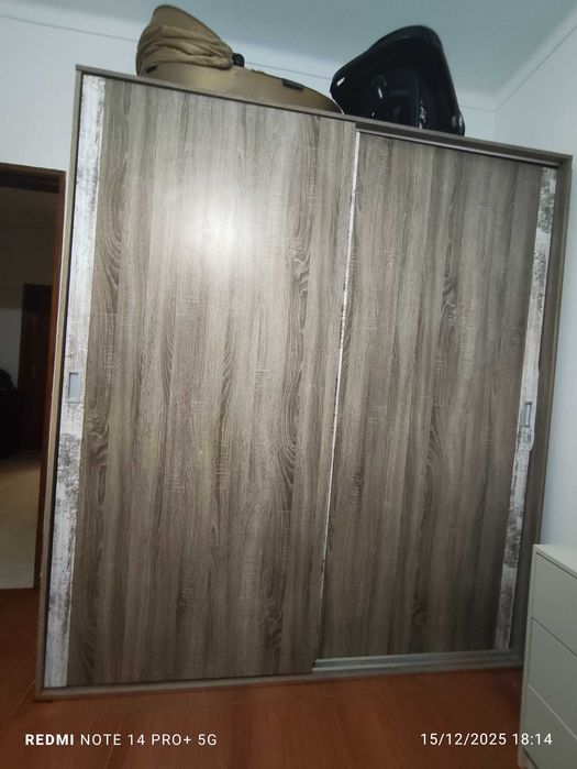 Guarda roupa de casal porta de correr semi novo