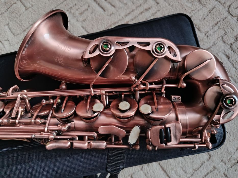 Саксофон альт новий