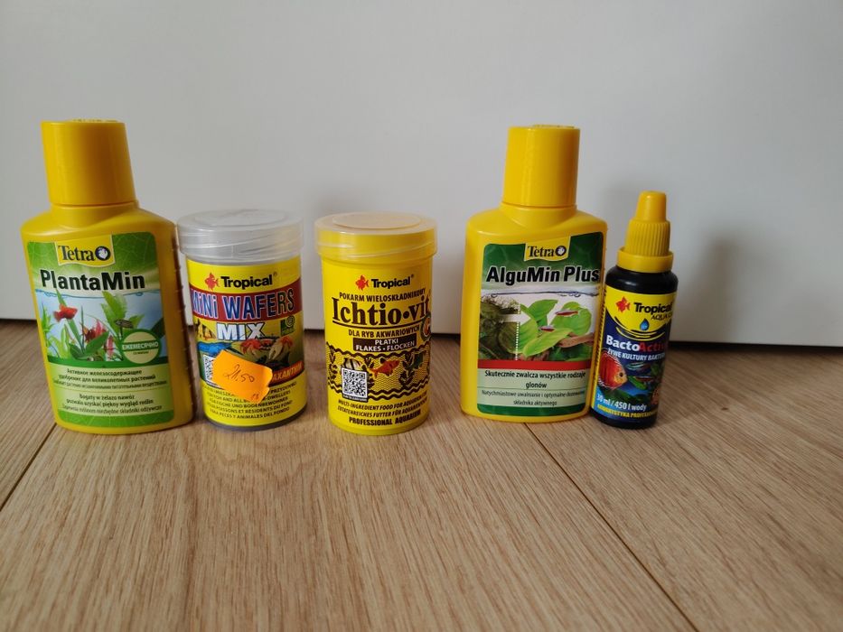 Pokarm dla ryb i płyny na glony