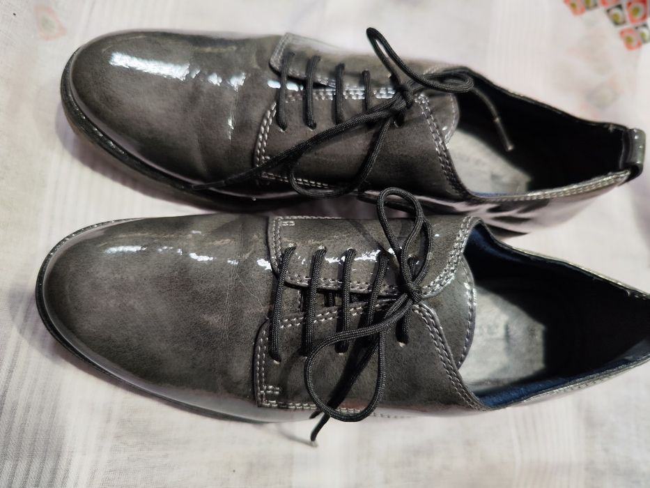 Buty damskie wiosenne skóra naturalna lakierowana. Tamaris R 36. S