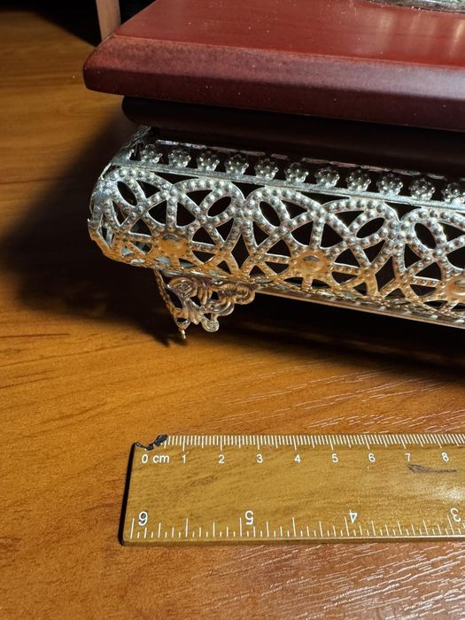 Шкатулка очень красивая!