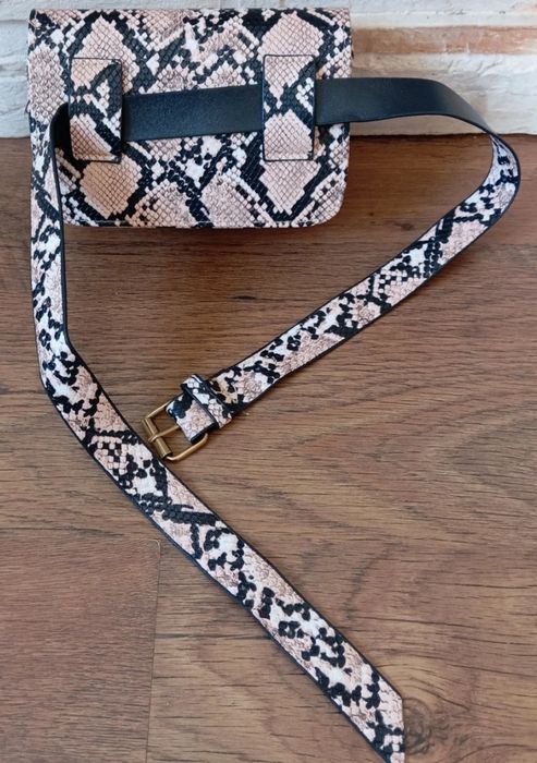 Torebka nerka z motywem węża – nowa, modna, elegancka