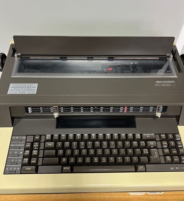 Máquina de escrever Sharp
