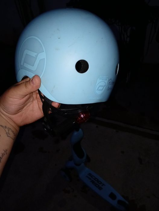 Trotinete infantil mais capacete
