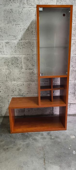 Móvel em madeira cerejeira maciça, com porta em vidro fosco, medidas 1