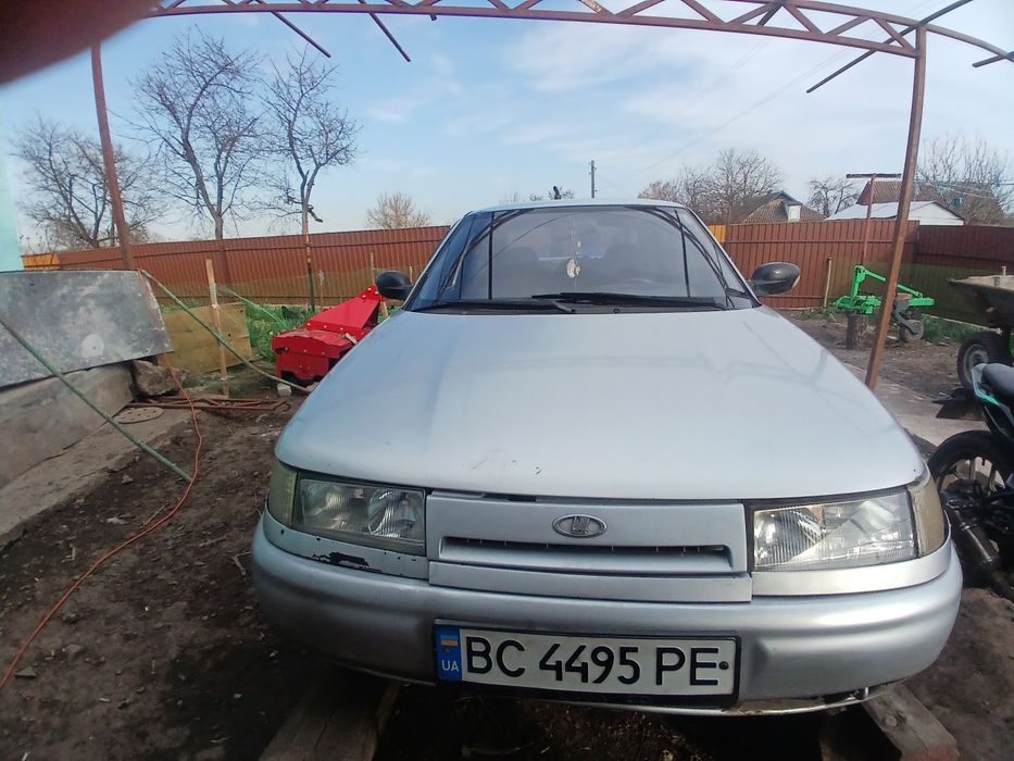 Продам автомобіль є невеликий нюанси по бамперах