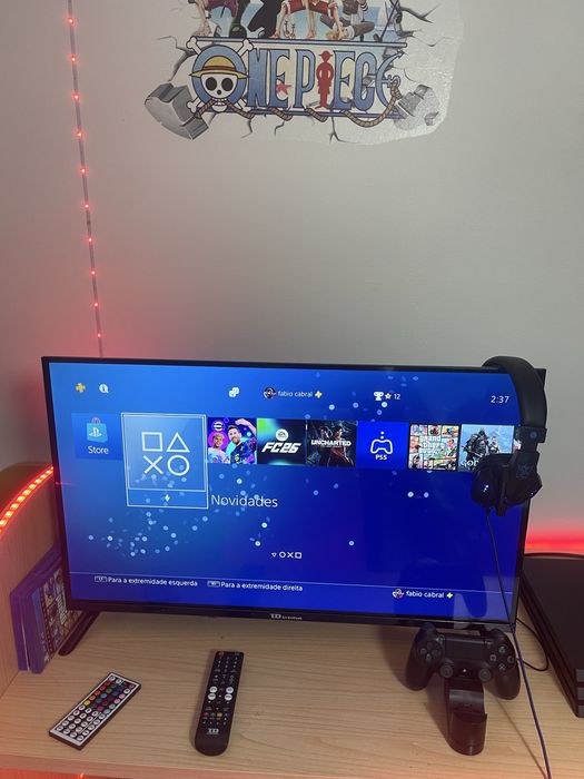 PS4 Pro 1TB + 2 Comandos Originais Sony + 2 Jogos