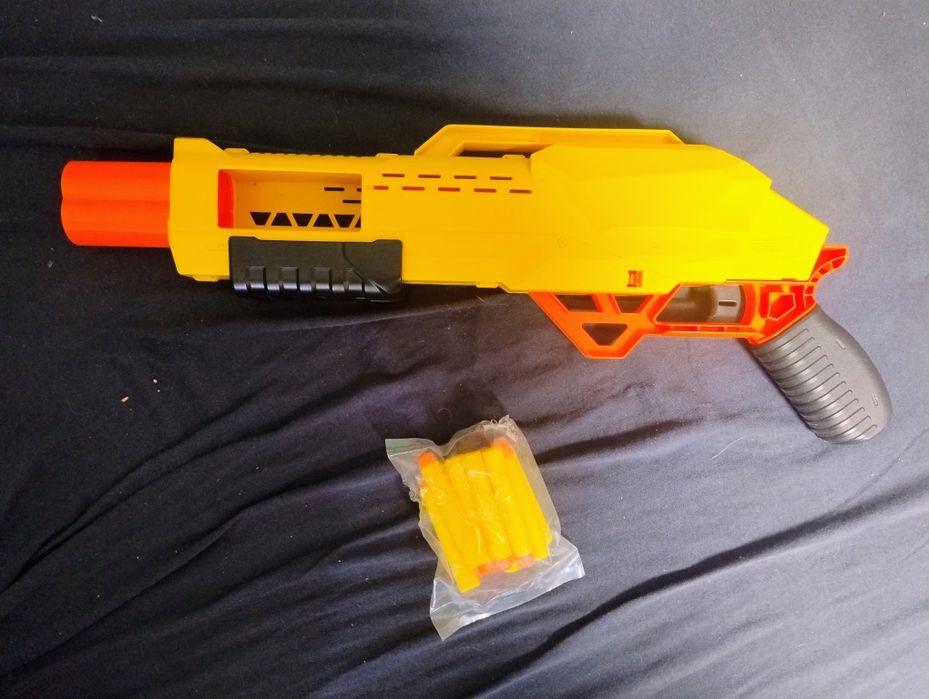 Бластер Nerf з патронами