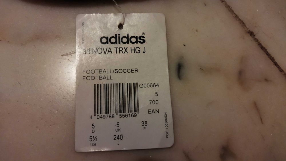 Ténis Adidas Futebol (tamanho 38), caixa original