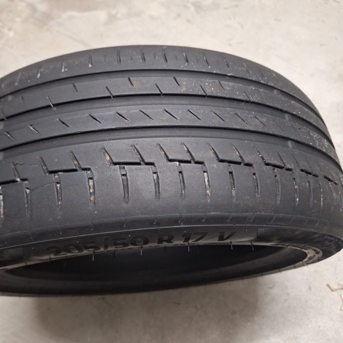Pneu  Continental  205/50 R17 V
