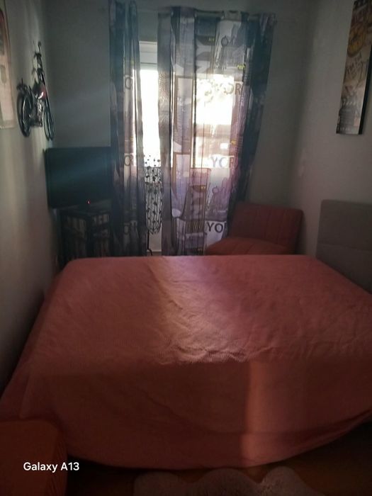 Alugo quarto para jovem estutante/trabalhadora