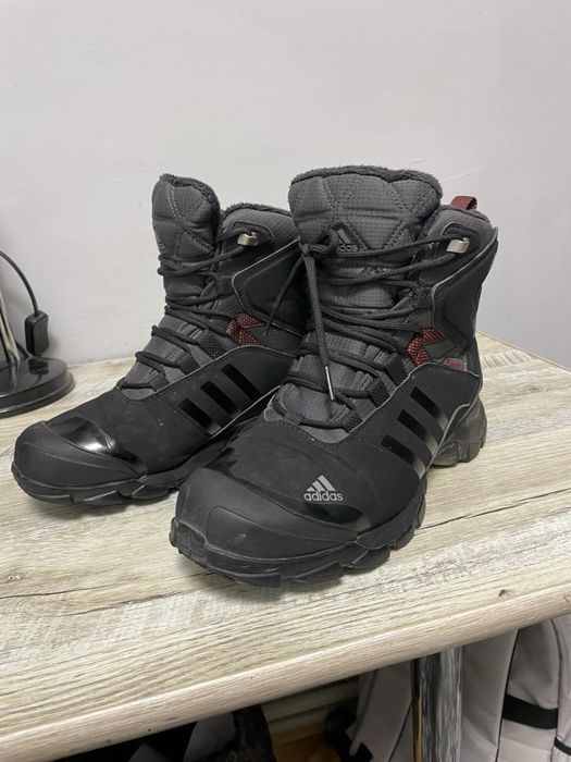 Продам зимові капці адідас