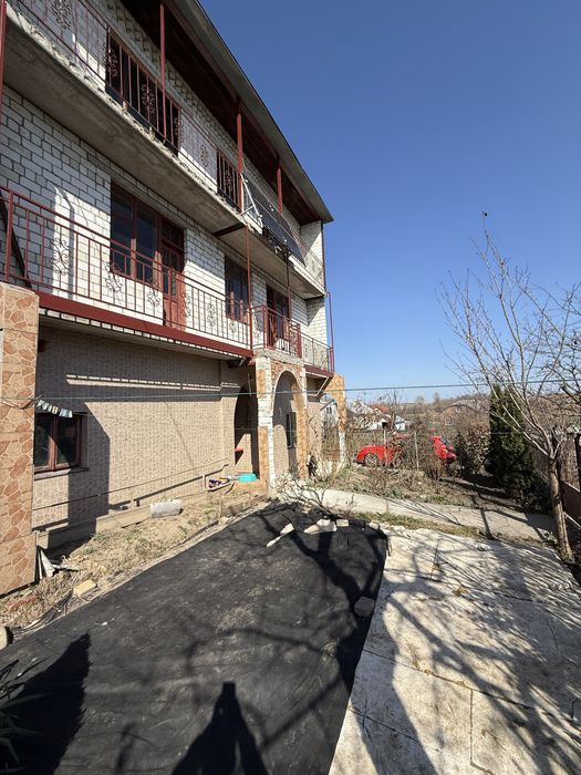 Продаж 335 м² будинку всього за 75 000$ біля Львова.