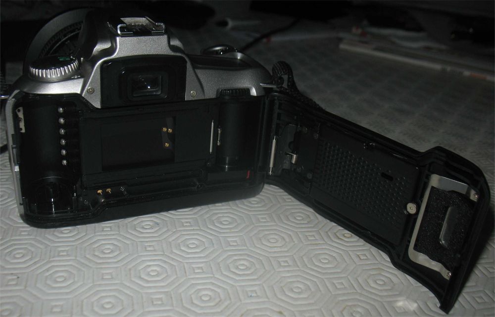 Nikon F55, Lente Tamron AF 19-35mm, Filtro Nikon NC 77mm,Bolsa Soligor