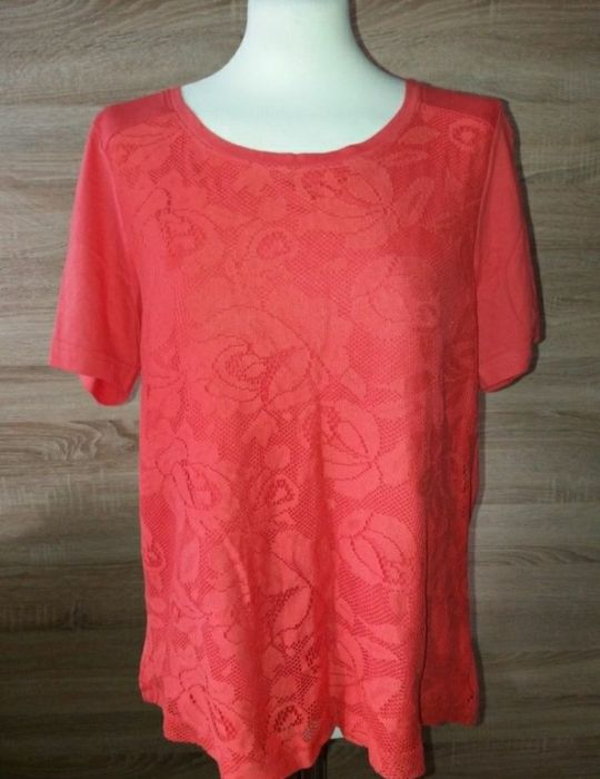 Koszulka z koronką w bardzo dobrym stanie, rozmiar M/L