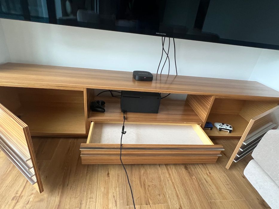 Móvel TV 220cm x 40 cm altura 44cm