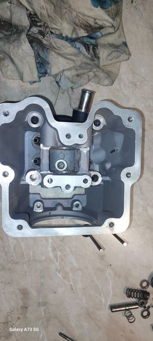 Головка клапанов на Lifan SR 220