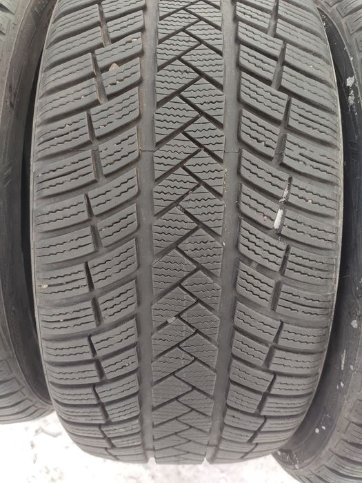 Продам гуму R20  245/40-275/35 vredestein різноширокі