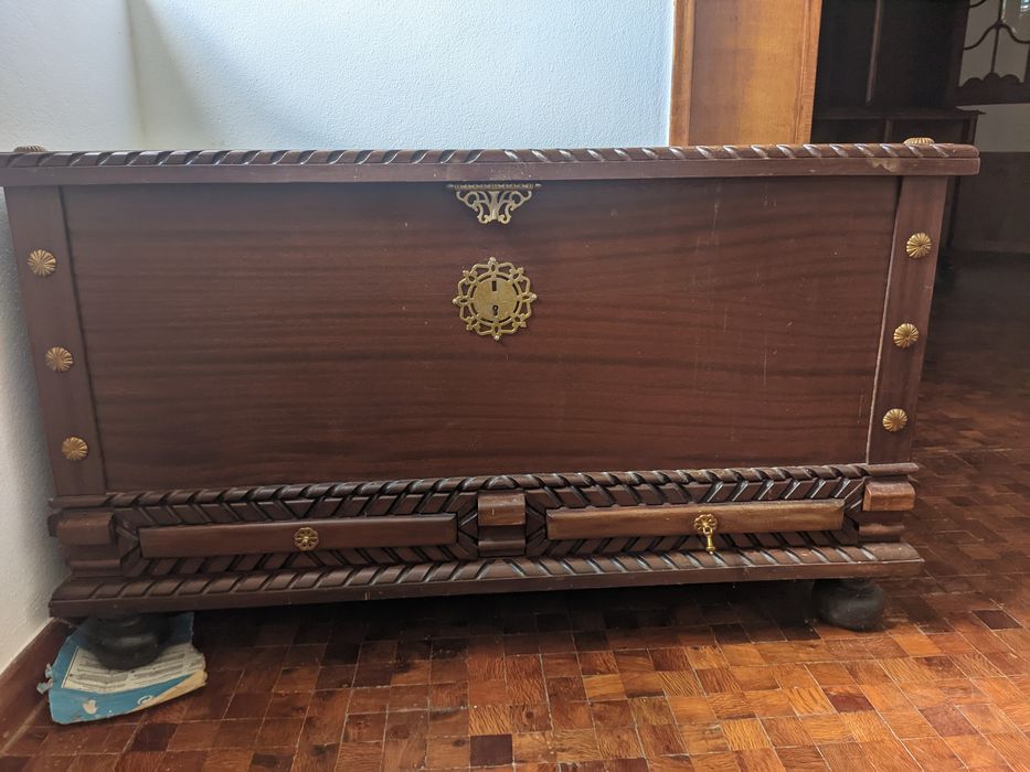 Arca de Madeira com detalhes