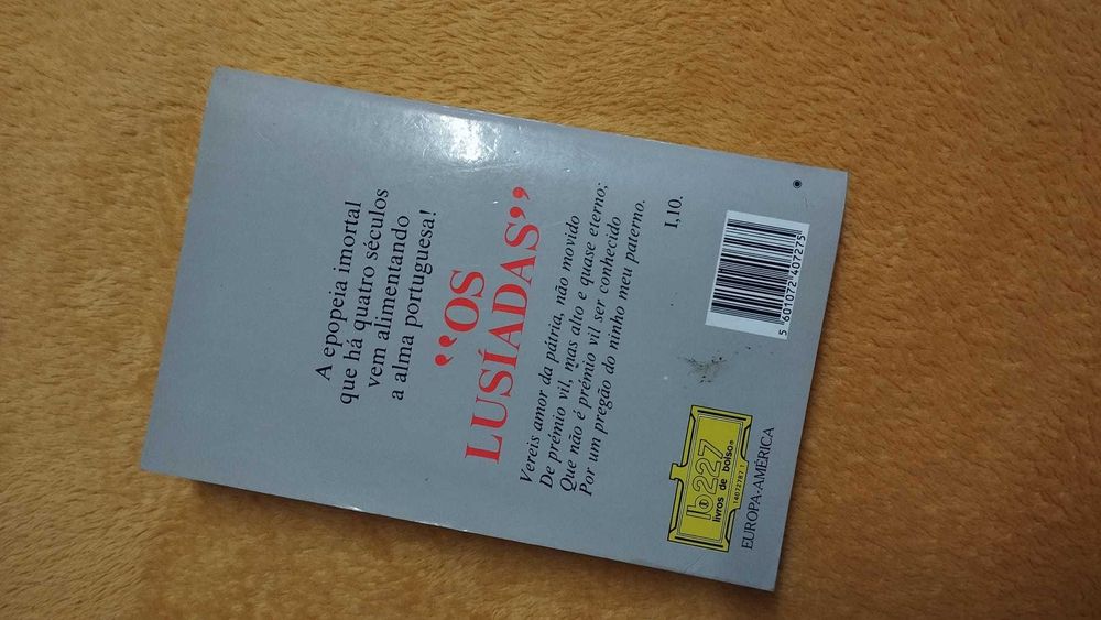 Livro "Os Lusíadas"