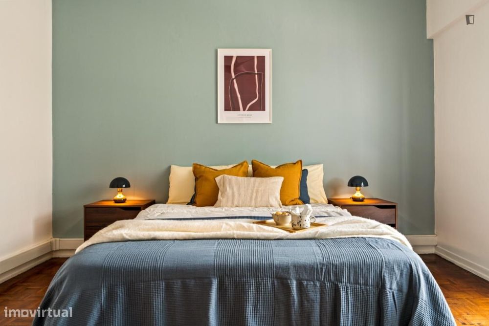 Quarto - localizado em Campolide Lisbon