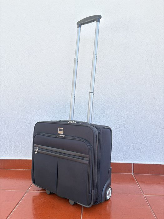 TITAN Trólei estilo piloto preto