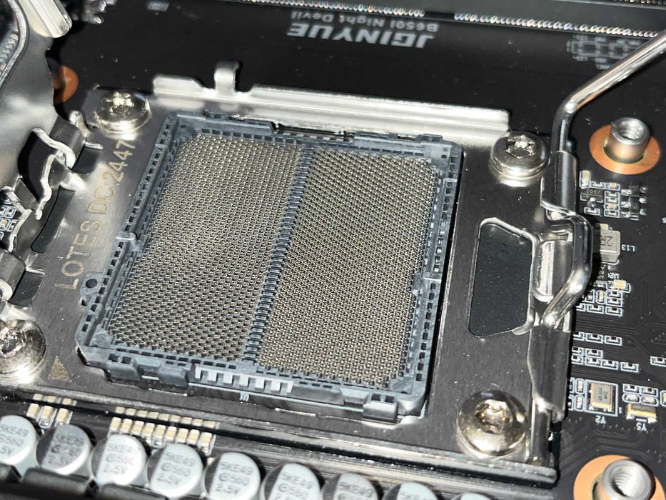 Материнська плата JGINYUE B650i Night Devil ITX