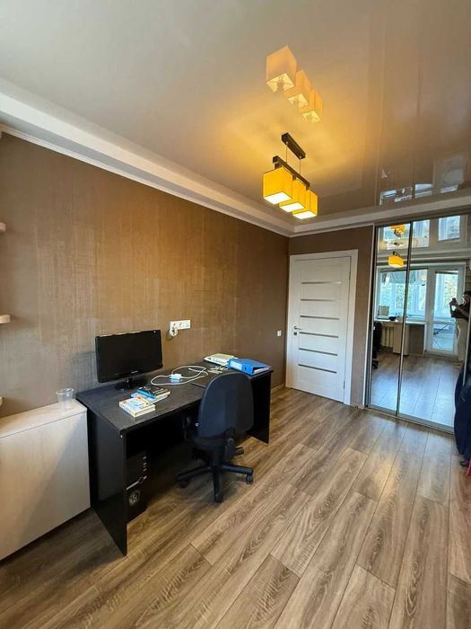 3-кімнатна квартира в самому центрі — 72 м², Свіжий ремонт, Цегла