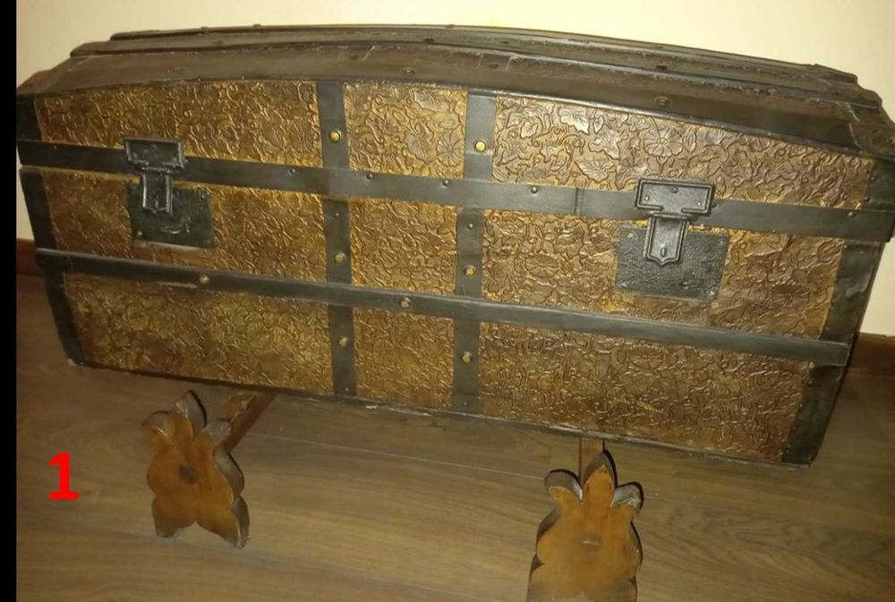 Arca / Baú antigas em madeira