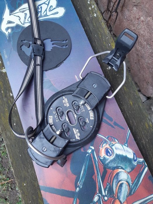 Deska snowboardowa z wiązaniami 148cm