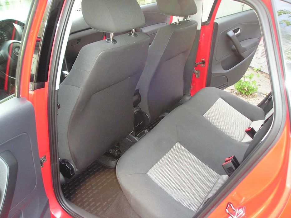 Volkswagen  Polo   Automat   2011г.  80т. км  Как  новый.  Макс.  комп