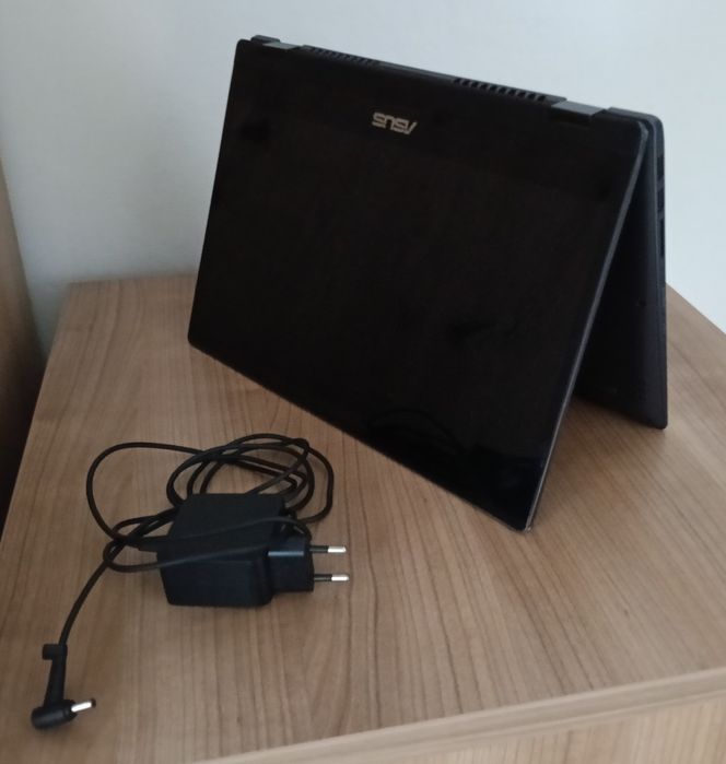 Konwertowalny laptop 360° Asus,  Core i3