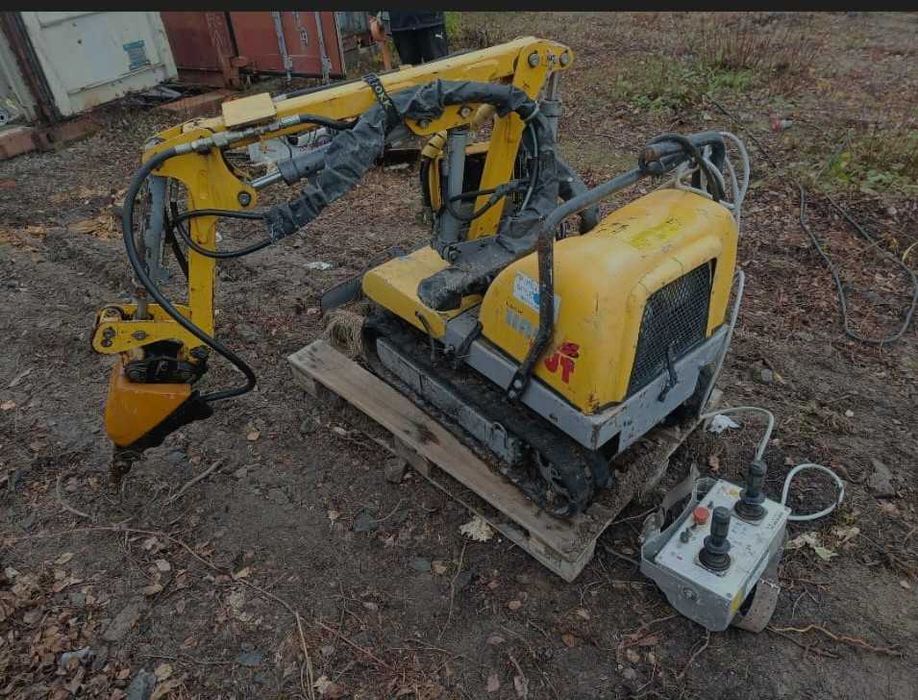 Máquinas (tipo giratoria) Brokk de Demolição vendo/troco
