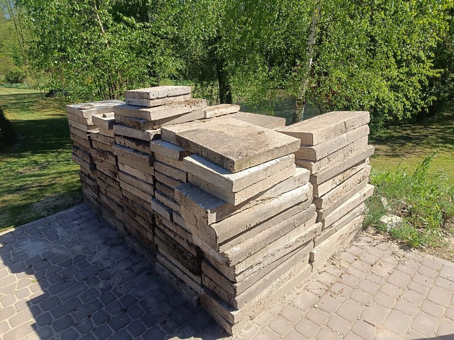 Płyty chodnikowe 50 cm i krawężnik