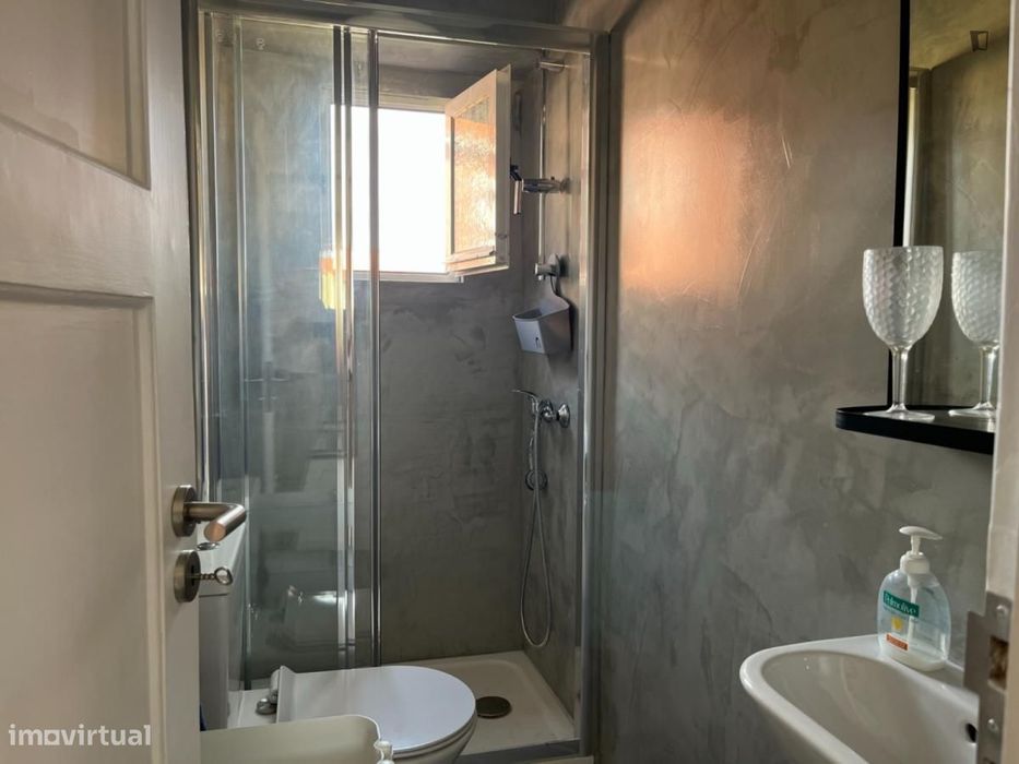 Quarto - localizado em Alcântara Lisbon