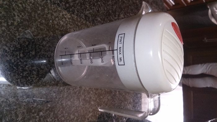 Mini batedeira a pilhas