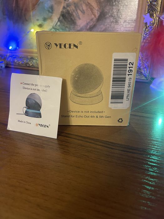 Це настільна підставка yecen для amazon echo dot 4-го та 5-го поколінь