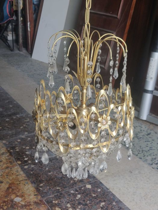 Candeeiro com pequenos cristais