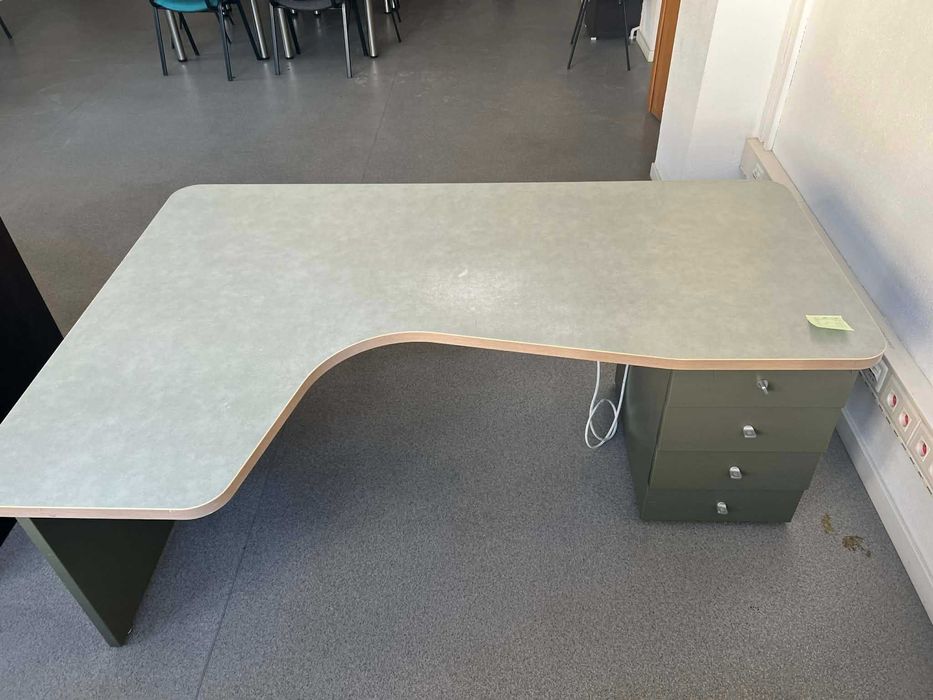 solidne biurka, używane, duże/ciężkie