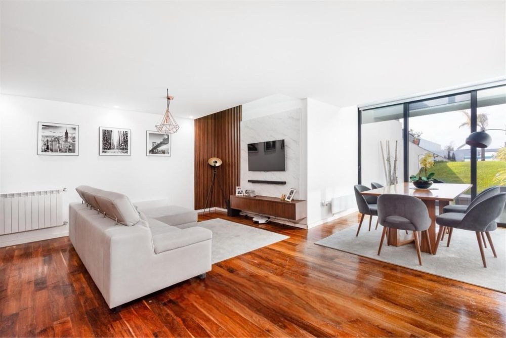 Sofá com chaise long