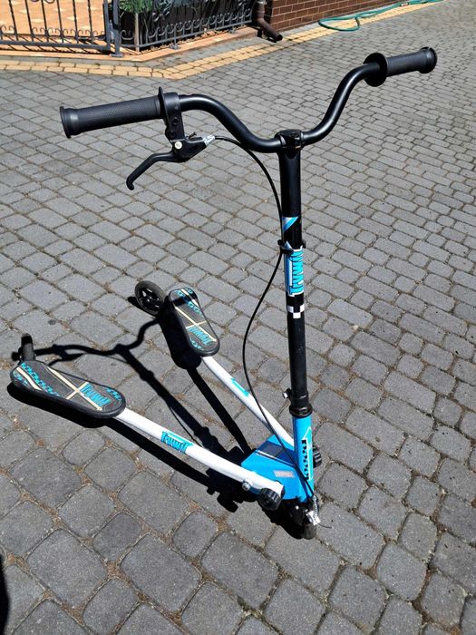 Hulajnoga trójkołowa balansowa.